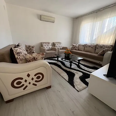 Happy House 2 * פמוקלה